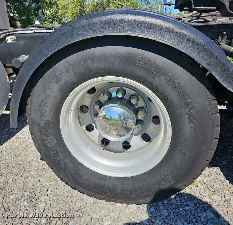 image for item OG9448 2012 Kenworth T700  semi truck