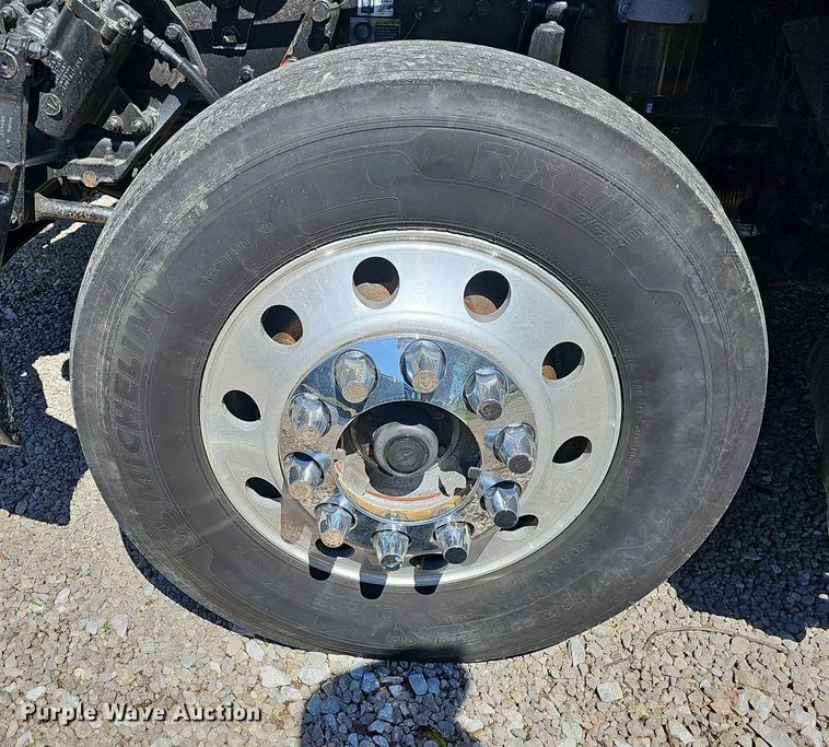 image for item OG9448 2012 Kenworth T700  semi truck