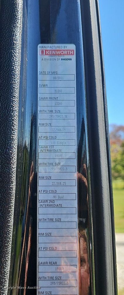 image for item OG9448 2012 Kenworth T700  semi truck