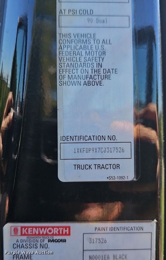 image for item OG9448 2012 Kenworth T700  semi truck