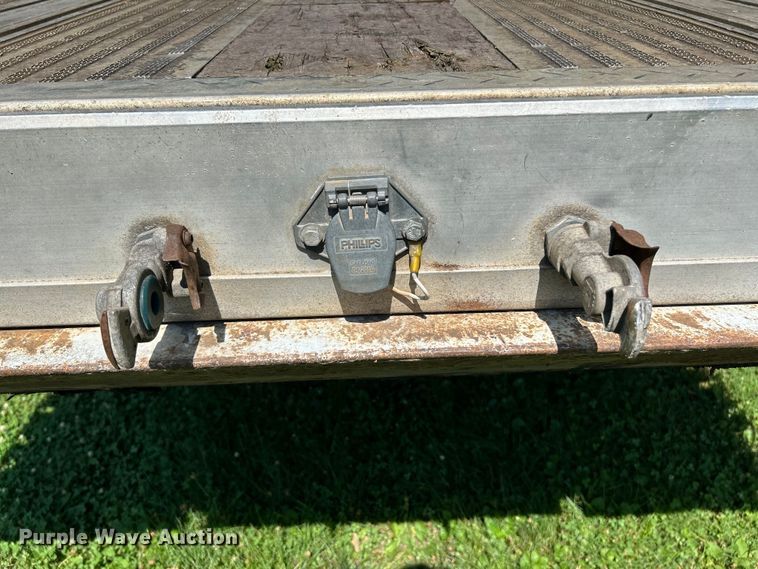 image for item OK9735 2000 Reitnouer  flatbed trailer