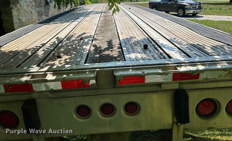image for item OK9735 2000 Reitnouer  flatbed trailer