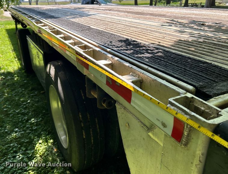 image for item OK9735 2000 Reitnouer  flatbed trailer