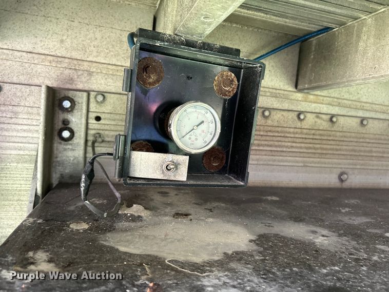 image for item OK9735 2000 Reitnouer  flatbed trailer