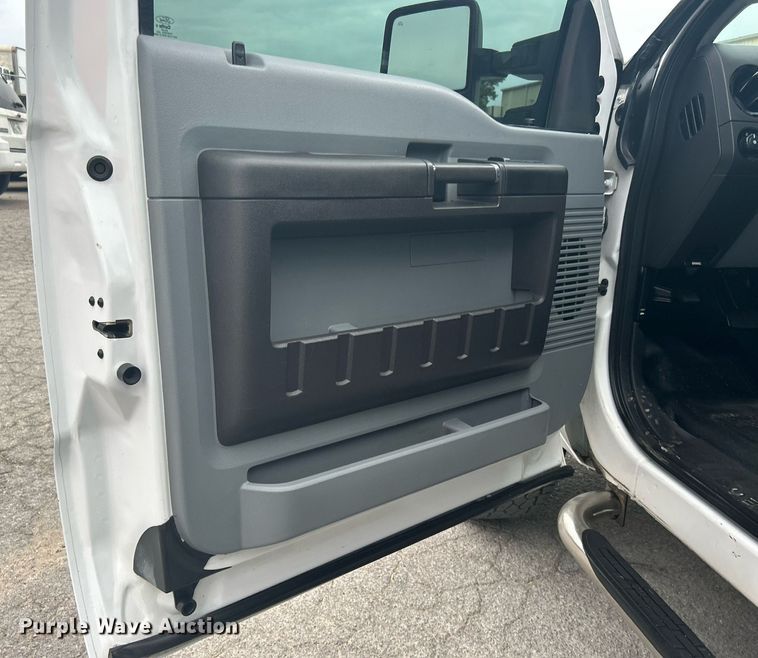 image for item DJ6332 2016 Ford F250 Super Duty  SuperCab pickup truck