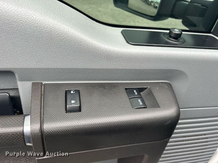 image for item DJ6332 2016 Ford F250 Super Duty  SuperCab pickup truck