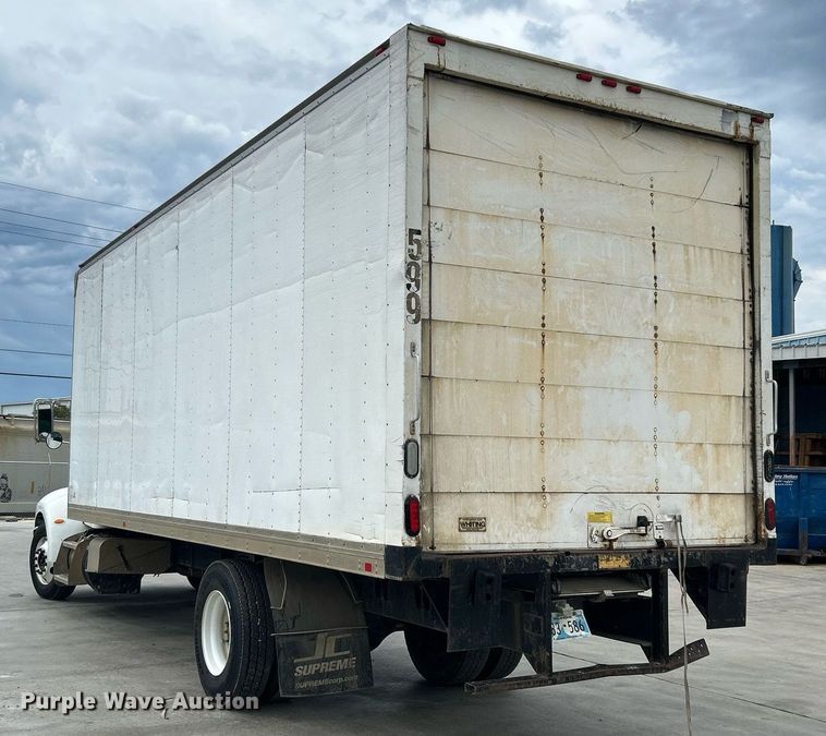 image for item DJ6336 2016 Peterbilt 330  box truck