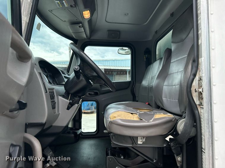 image for item DJ6336 2016 Peterbilt 330  box truck