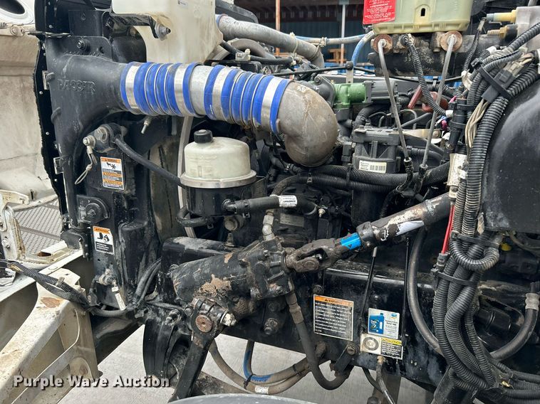 image for item DJ6336 2016 Peterbilt 330  box truck