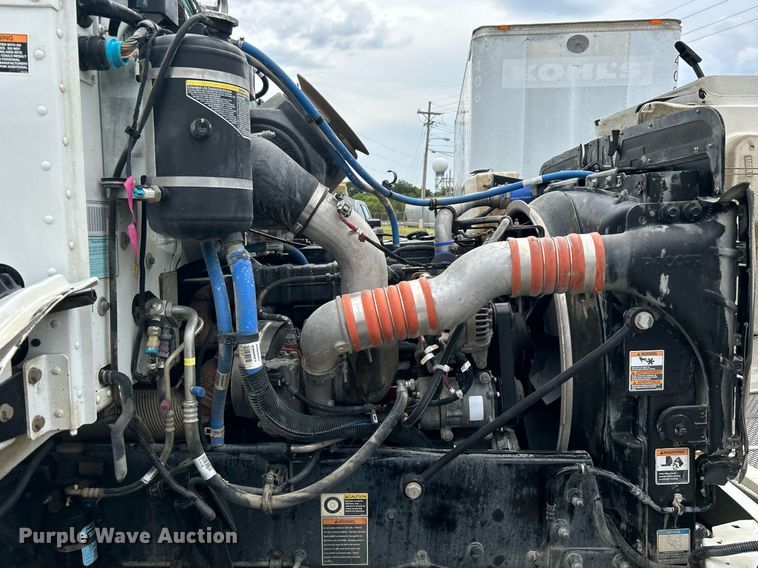 image for item DJ6336 2016 Peterbilt 330  box truck