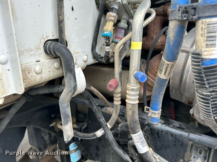 image for item DJ6336 2016 Peterbilt 330  box truck