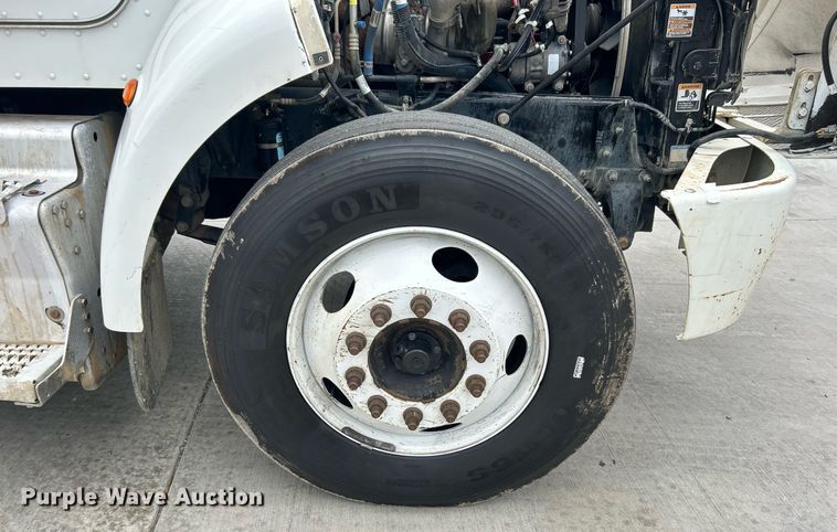 image for item DJ6336 2016 Peterbilt 330  box truck