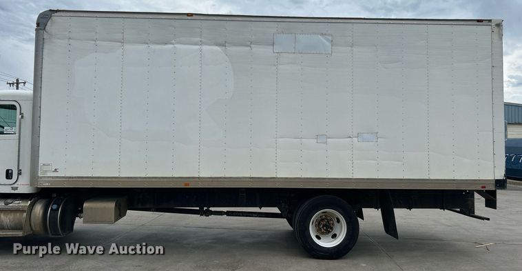 image for item DJ6337 2016 Peterbilt 330  box truck