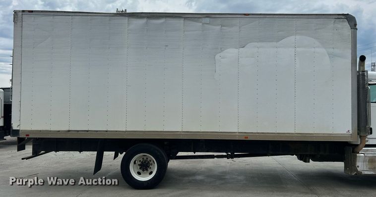 image for item DJ6337 2016 Peterbilt 330  box truck