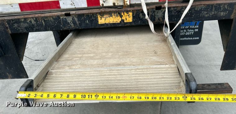 image for item DJ6337 2016 Peterbilt 330  box truck