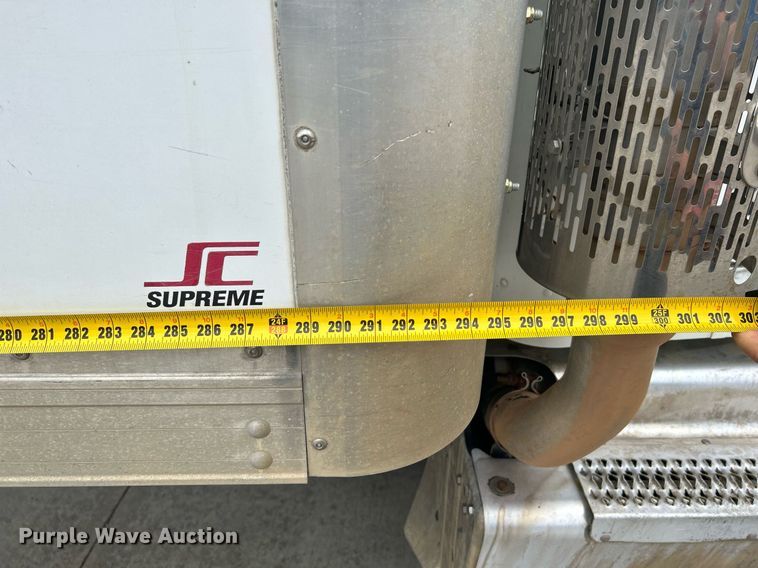 image for item DJ6337 2016 Peterbilt 330  box truck