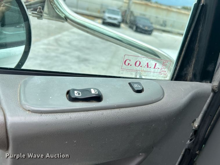 image for item DJ6337 2016 Peterbilt 330  box truck