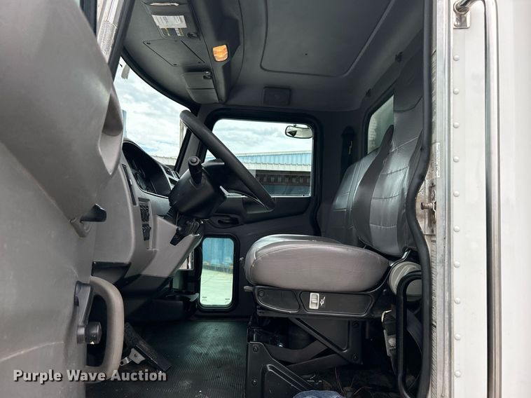 image for item DJ6337 2016 Peterbilt 330  box truck