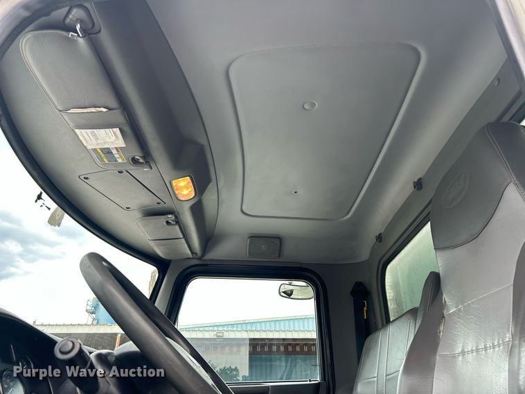 image for item DJ6337 2016 Peterbilt 330  box truck