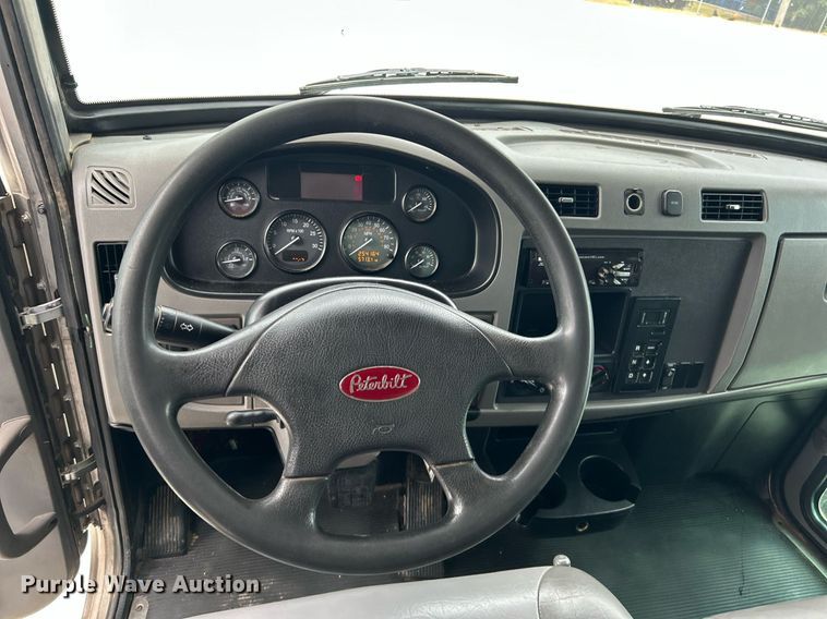 image for item DJ6337 2016 Peterbilt 330  box truck