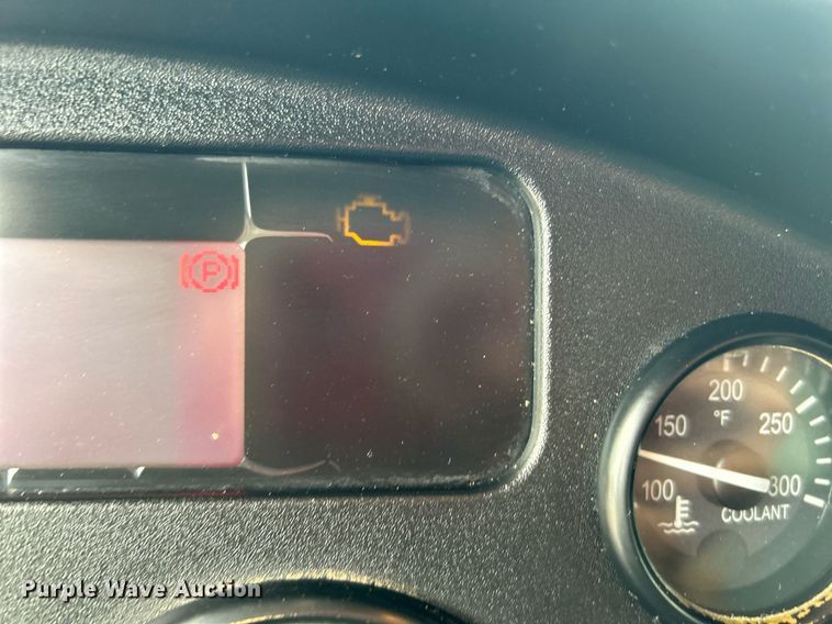 image for item DJ6337 2016 Peterbilt 330  box truck