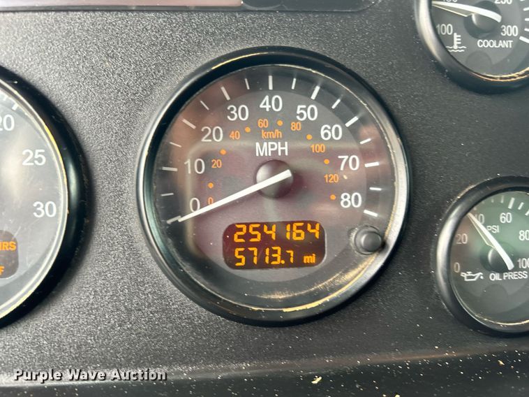 image for item DJ6337 2016 Peterbilt 330  box truck