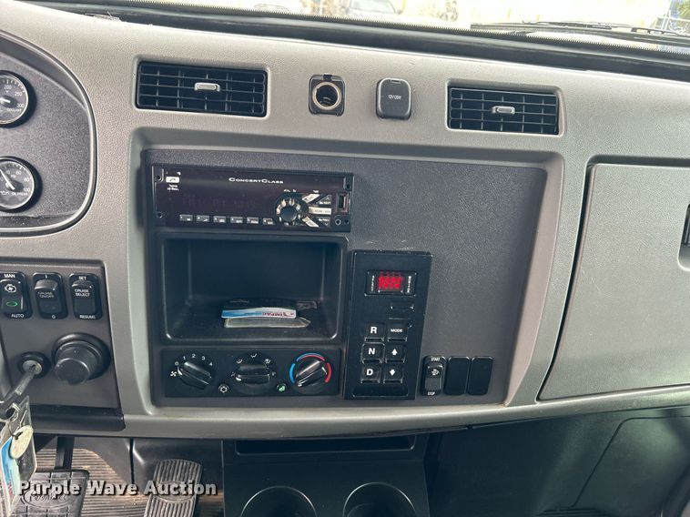 image for item DJ6337 2016 Peterbilt 330  box truck