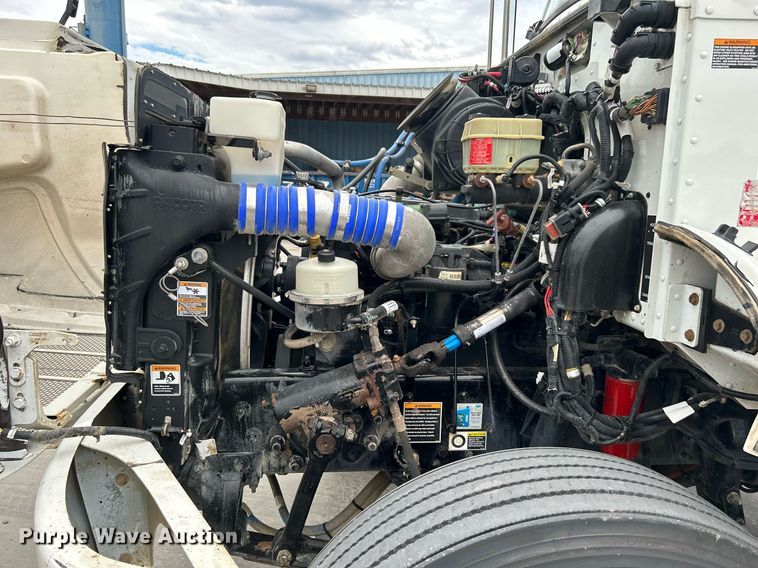 image for item DJ6337 2016 Peterbilt 330  box truck