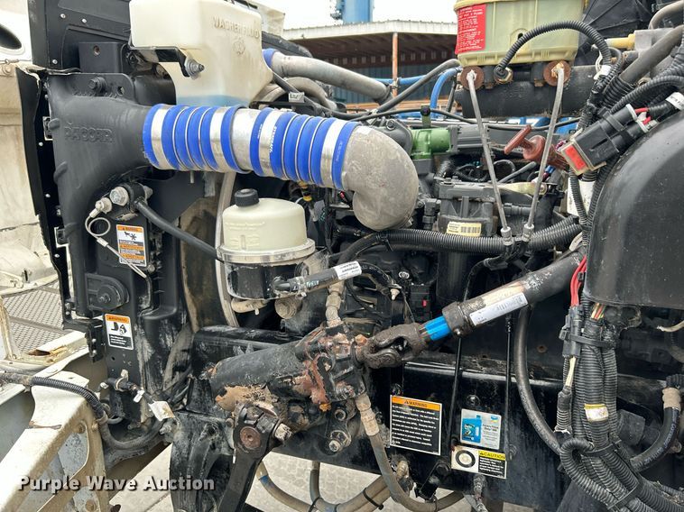 image for item DJ6337 2016 Peterbilt 330  box truck