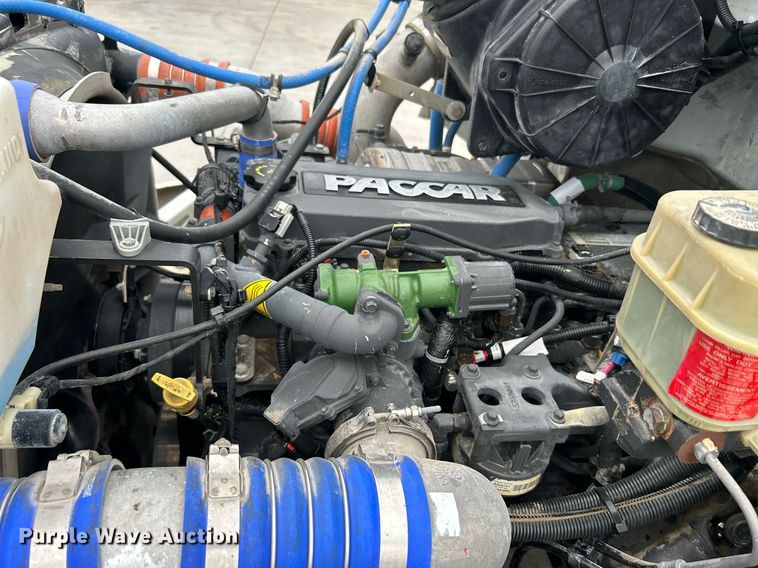 image for item DJ6337 2016 Peterbilt 330  box truck