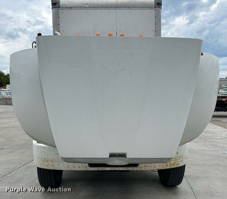 image for item DJ6337 2016 Peterbilt 330  box truck