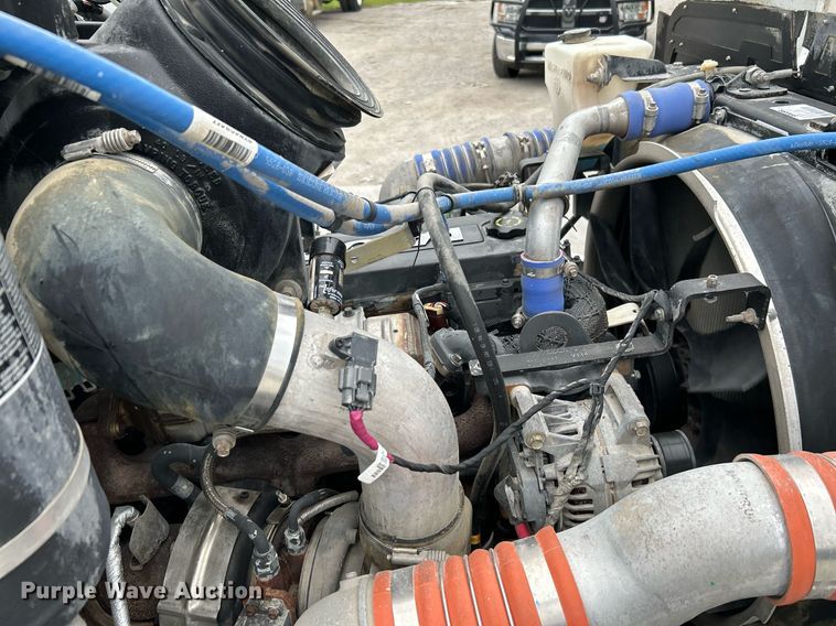 image for item DJ6337 2016 Peterbilt 330  box truck