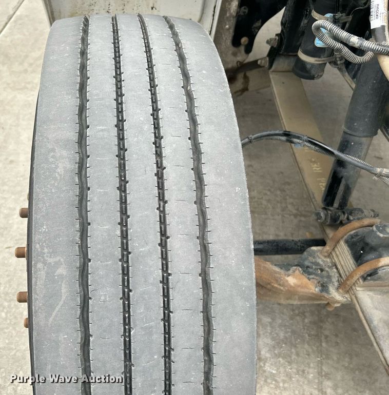 image for item DJ6337 2016 Peterbilt 330  box truck