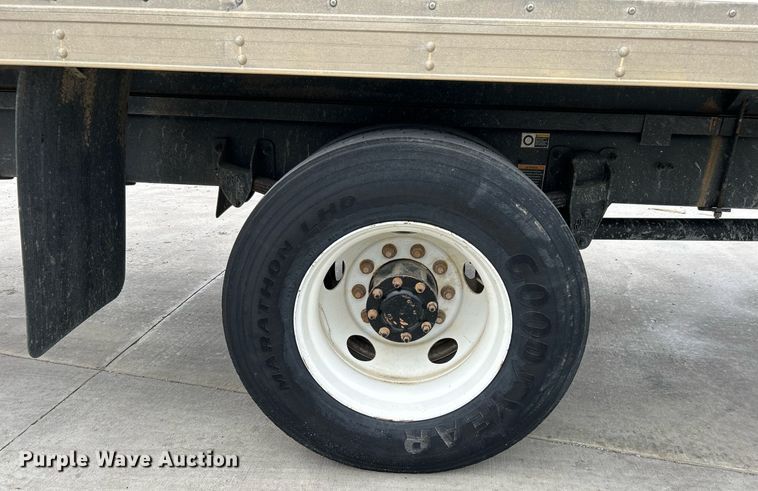 image for item DJ6337 2016 Peterbilt 330  box truck