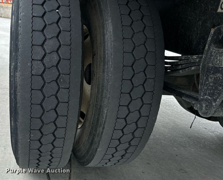 image for item DJ6337 2016 Peterbilt 330  box truck