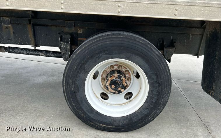 image for item DJ6337 2016 Peterbilt 330  box truck