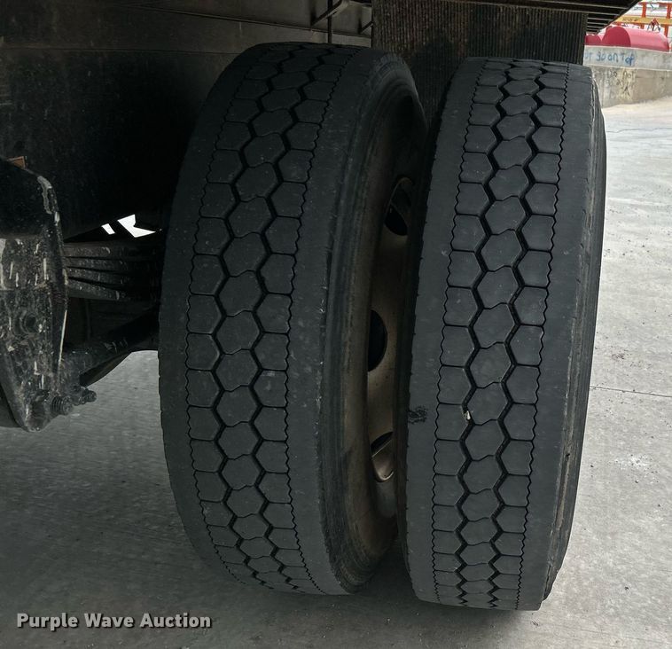 image for item DJ6337 2016 Peterbilt 330  box truck