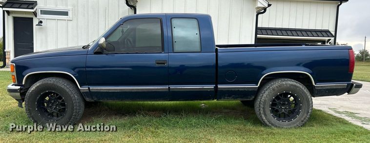 image for item DJ6338 1993 Chevrolet 1500  Ext. Cab pickup truck