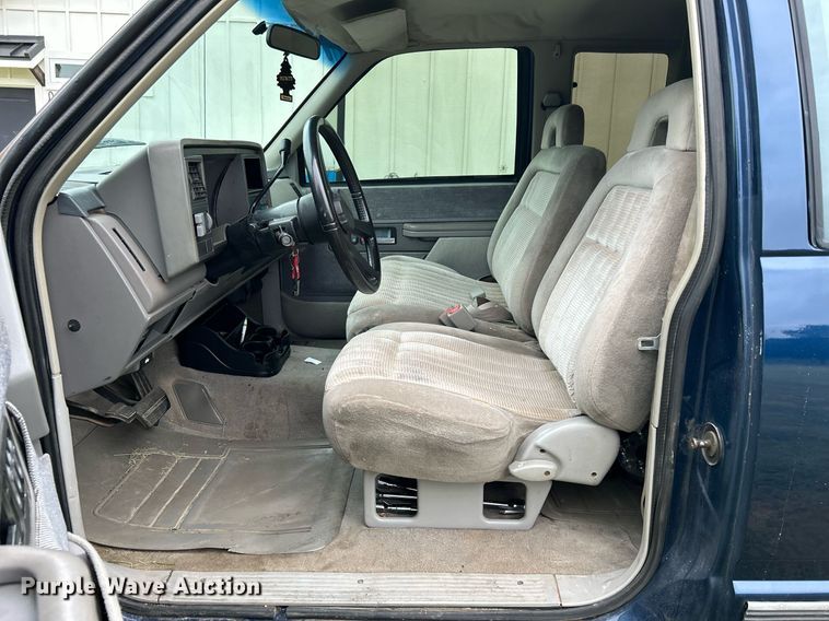 image for item DJ6338 1993 Chevrolet 1500  Ext. Cab pickup truck