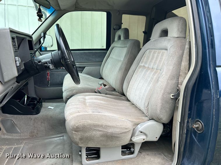 image for item DJ6338 1993 Chevrolet 1500  Ext. Cab pickup truck