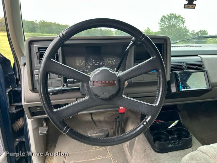 image for item DJ6338 1993 Chevrolet 1500  Ext. Cab pickup truck