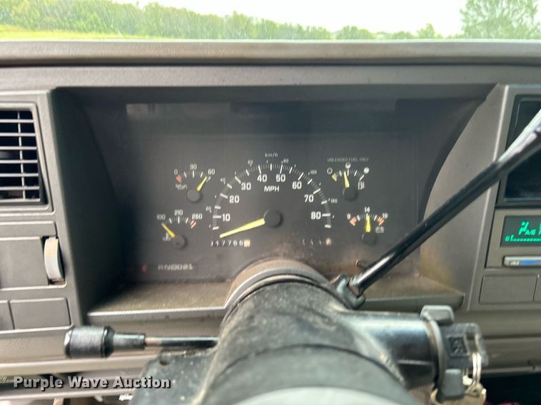 image for item DJ6338 1993 Chevrolet 1500  Ext. Cab pickup truck