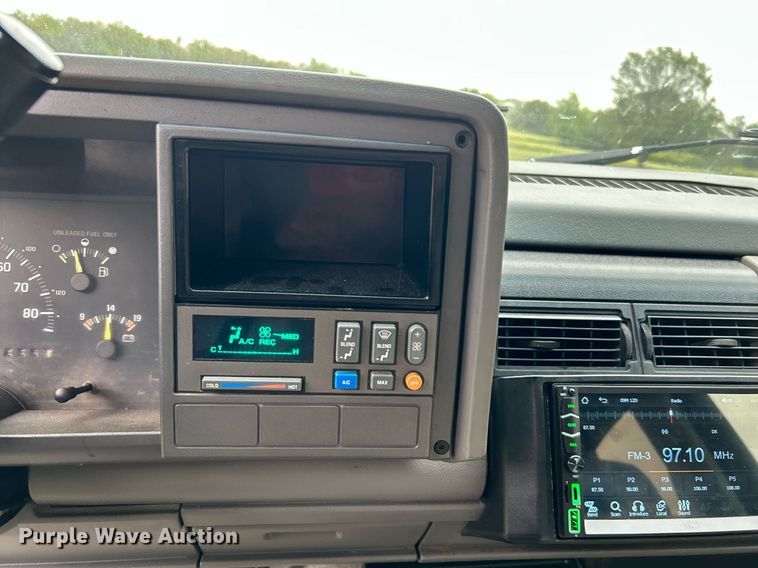 image for item DJ6338 1993 Chevrolet 1500  Ext. Cab pickup truck