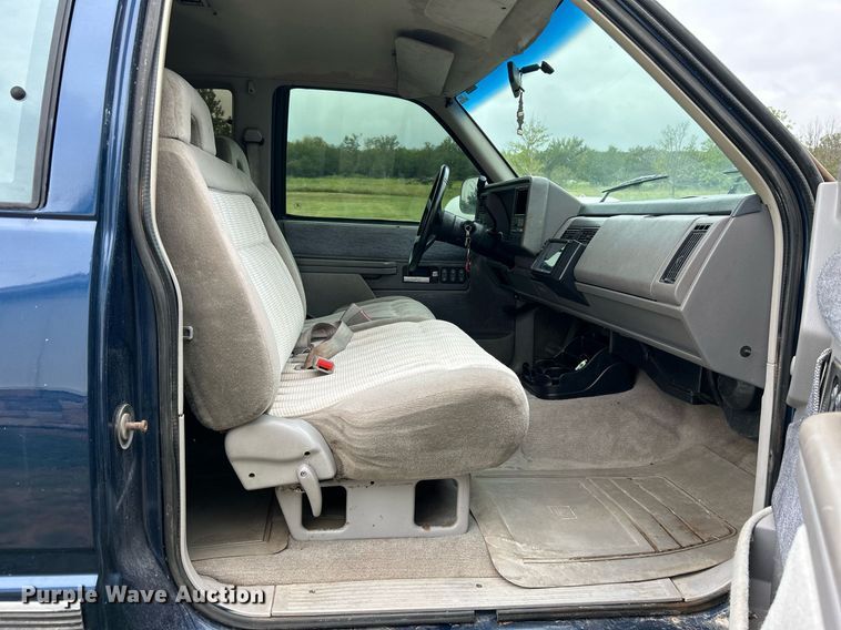 image for item DJ6338 1993 Chevrolet 1500  Ext. Cab pickup truck