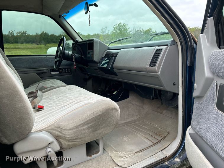 image for item DJ6338 1993 Chevrolet 1500  Ext. Cab pickup truck