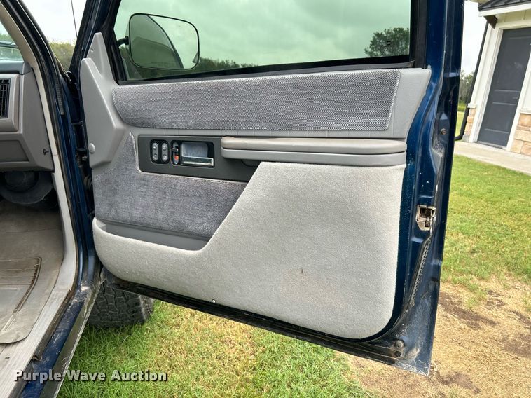 image for item DJ6338 1993 Chevrolet 1500  Ext. Cab pickup truck