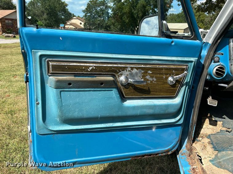 image for item DJ6341 1972 Chevrolet C20  pickup truck