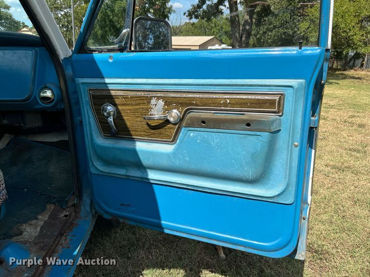 image for item DJ6341 1972 Chevrolet C20  pickup truck