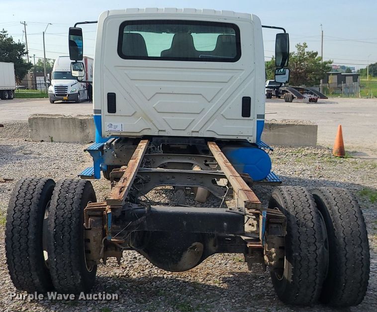 image for item DK4009 2002 International 4300  truck cab and chassis