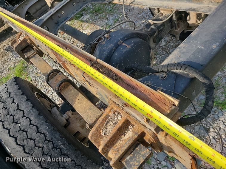 image for item DK4009 2002 International 4300  truck cab and chassis